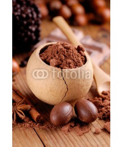 al62, cacao in polvere nel piccolo contenitore di legno
