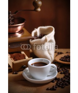 al62, tazza di caffè espresso con macinino in legno