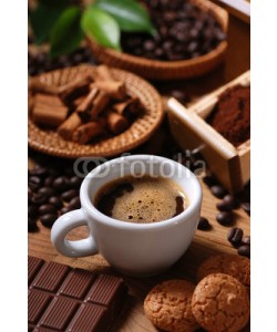 al62, tazza di caffè espresso con macinino in legno