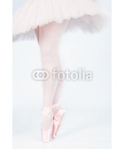 Alta Oosthuizen, A ballet dancer standing on toes while dancing artistic conversi