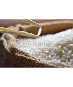 amenic181, Close up of rice grain with focus on one