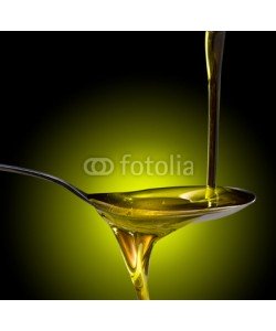 EcoPim-studio, olio extravergine d'oliva versato