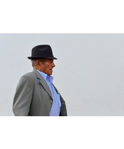 Hady Khandani, MAN IN FRONT OF WHITE WALL