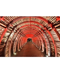 Hady Khandani, TUNNEL OF LIGHT 2 - RED