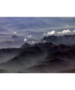 Hady Khandani, GEO ART - MOUNTAIN RANGE IN MORNING FOG