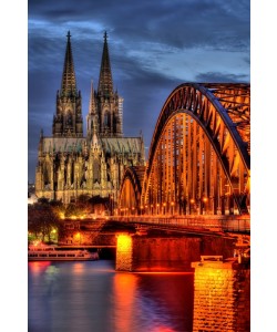 Hady Khandani, HDR - COLOGNE CATHEDRAL WITH HOHENZOLLERN BRIDGE AT NIGHT - GERMANY 02