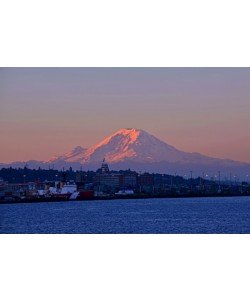 Hady Khandani, MOUNT RAINIER IN SUNRISE LIGHT - WASHINGTON - USA