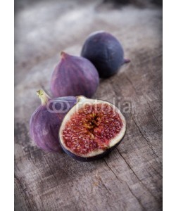Jag_cz, Figs on wooden table