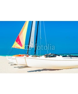 kmiragaya, Sailboats with colorful sails on a tropical beach