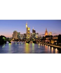 kuegi, Frankfurt-Main bei Abenddämmerung