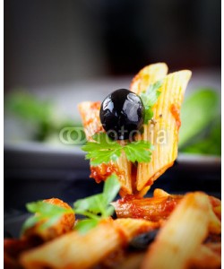 mythja, Pasta with tomato and olives