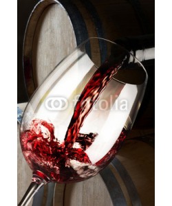 vagabondo, glass of red wine with barrel